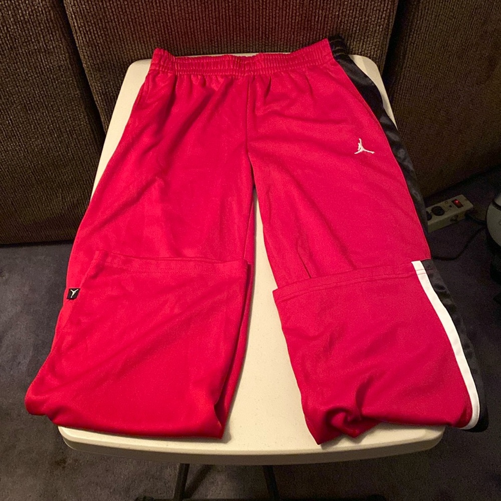 Jordan Basketball warmup sweatpants. Color: Black/Red/White. Size: Kids XL
